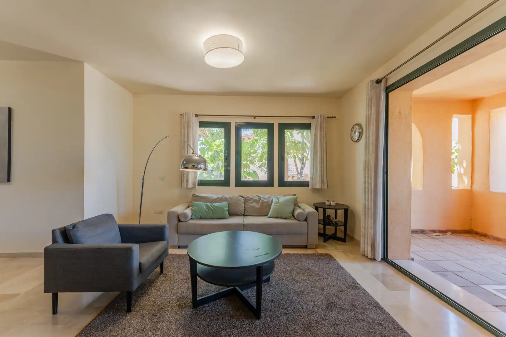 Living room of Apartments for rent in Estepona  with Air Conditioner, Heating and Parquet flooring