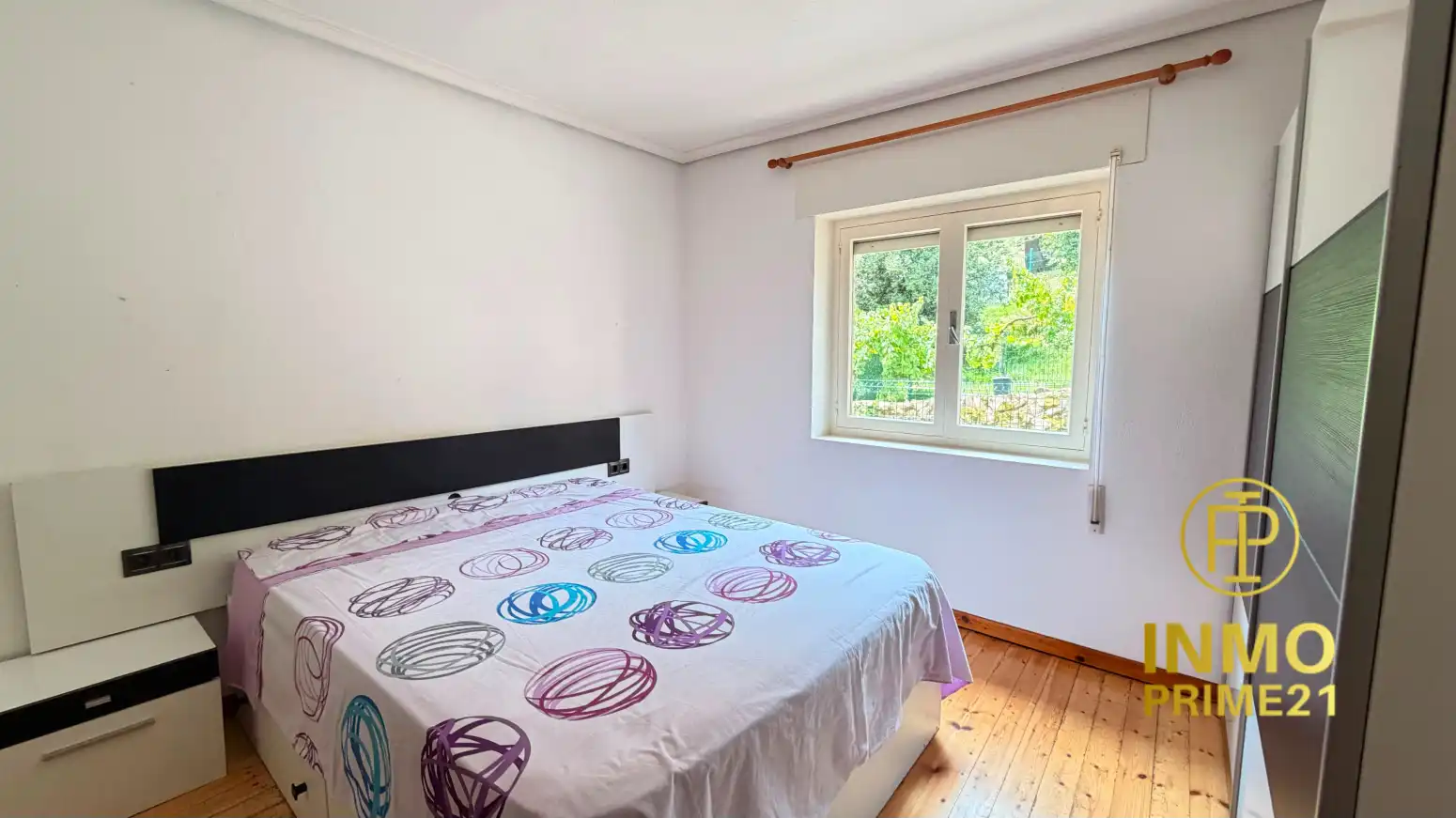 Habitación de Casa o chalet en venta en Corvera de Toranzo con Parquet y Balcón