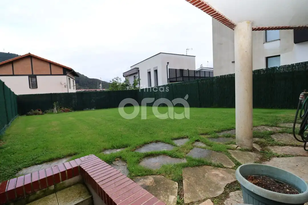 Garten von Einfamilien-Reihenhaus zum Verkauf in Abanto y Ciérvana-Abanto Zierbena mit Heizung, Privatgarten und Möbliert