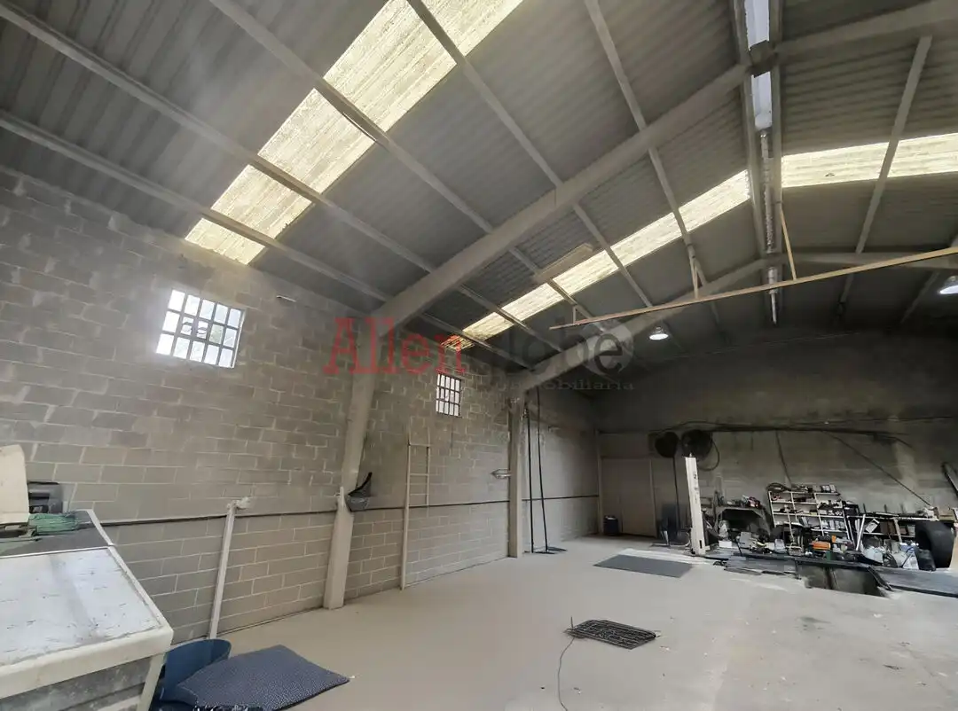 Nave industrial en venta en Illas