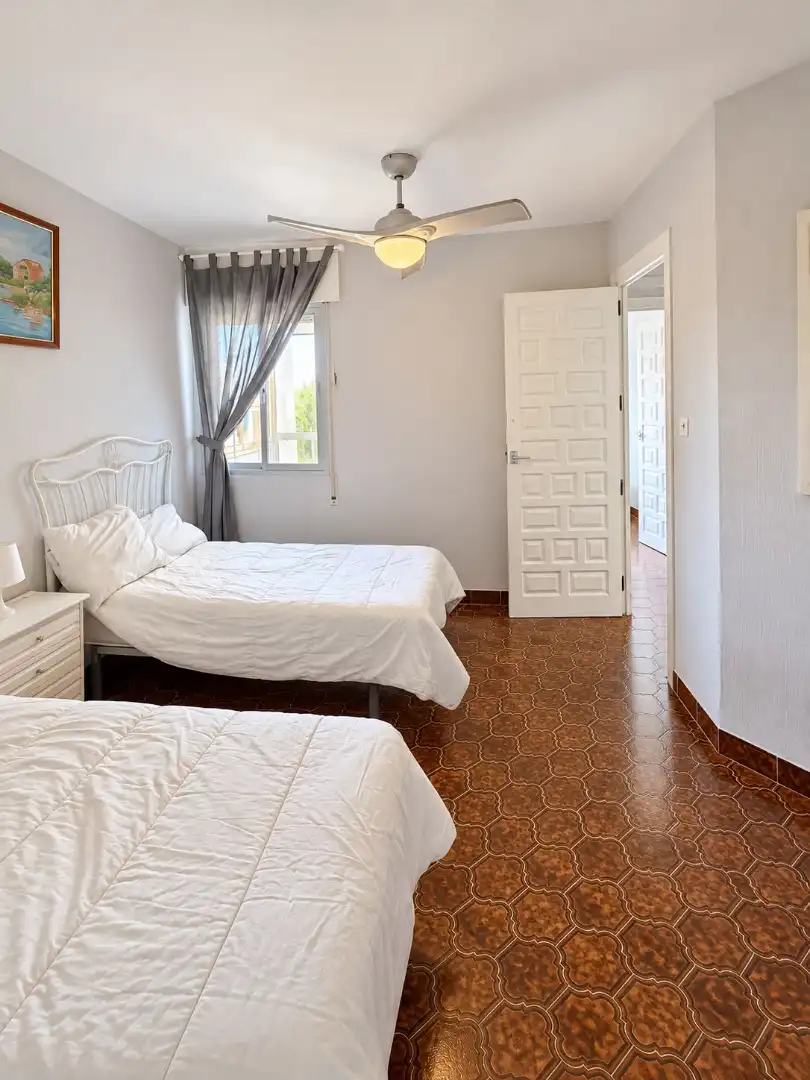 Dormitori de Apartament en venda en Torremolinos amb Aire condicionat, Terrassa i Moblat