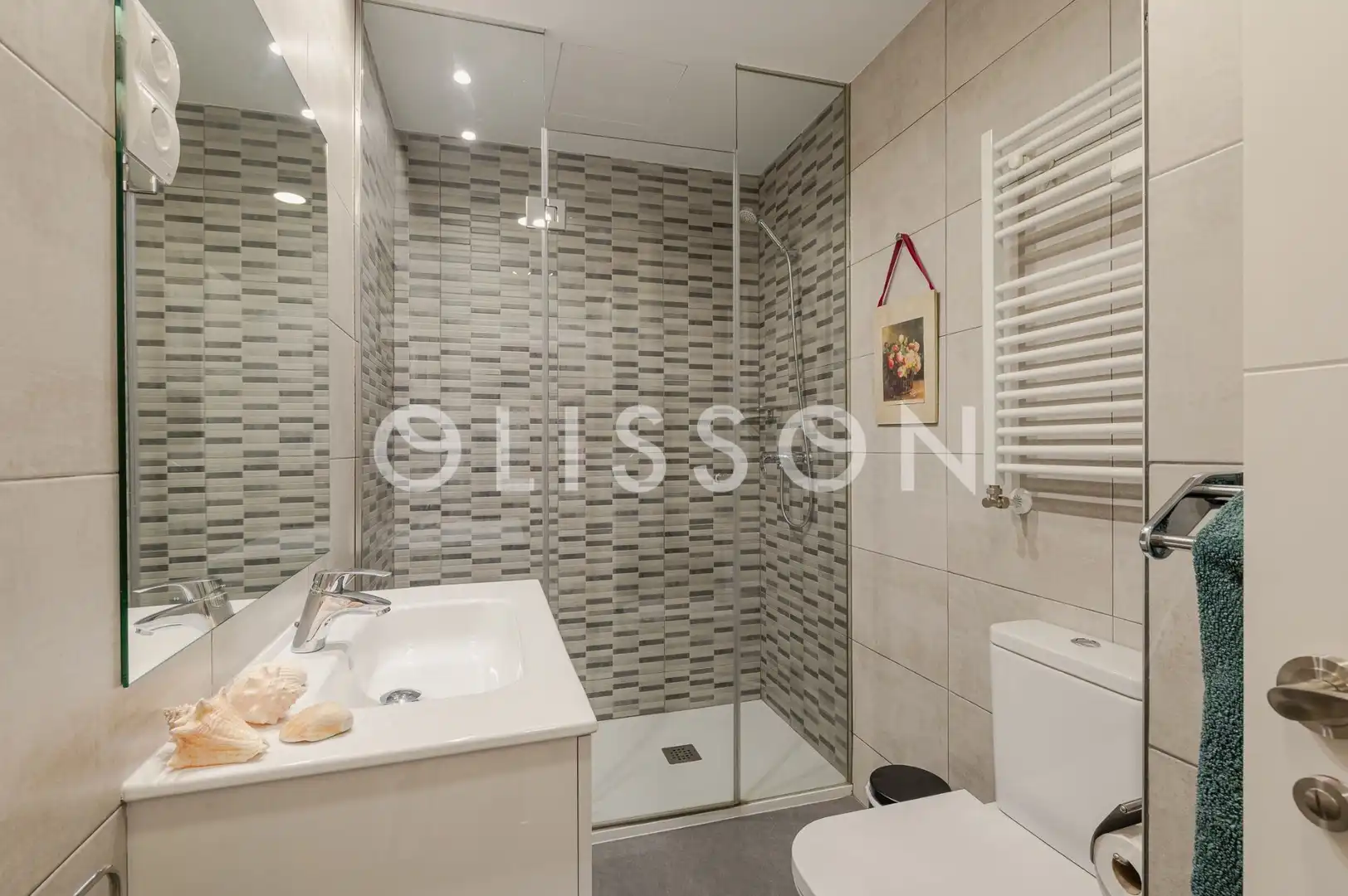 Bathroom of Flat for sale in Madrid  with Air Conditioner, Heating and Terrace