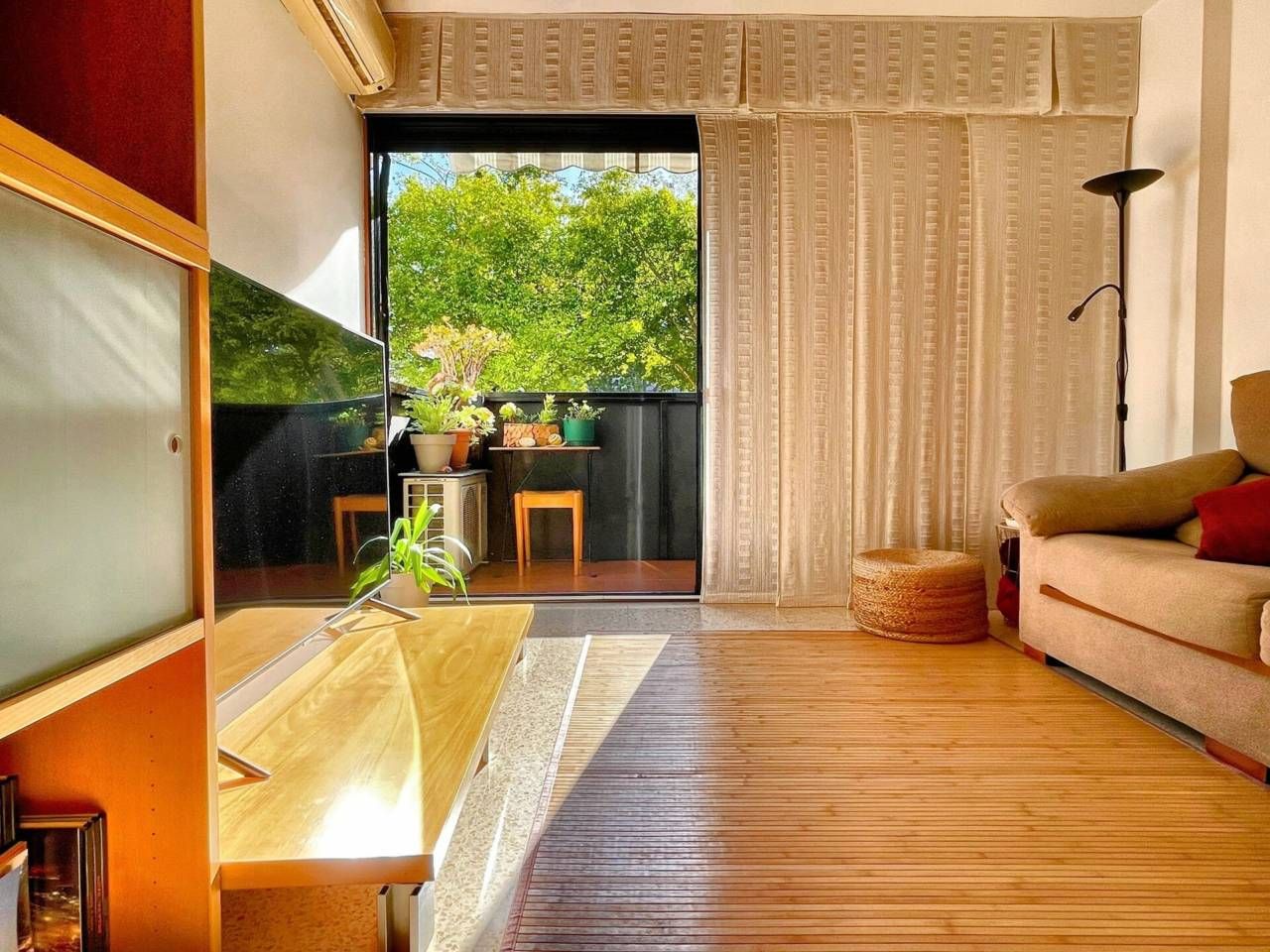 Sala de estar de Piso en venta en Cerdanyola del Vallès con Aire acondicionado, Amueblado y Balcón