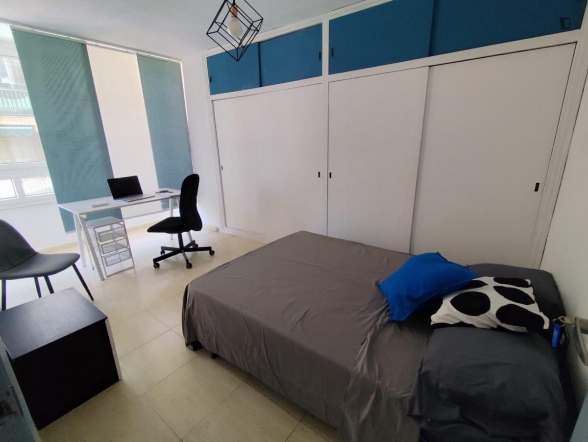 Dormitori de Apartament per a compartir en Alicante / Alacant amb Aire condicionat, Calefacció i Moblat