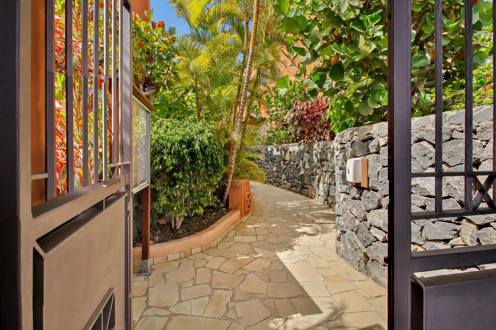 Vista exterior de Apartamento de alquiler en Arona con Terraza, Amueblado y Piscina comunitaria