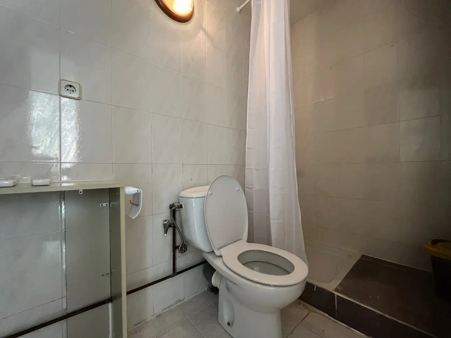 Baño de Local de alquiler en Girona con Aire acondicionado