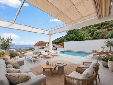 Casa aparellada amb piscina en venda a Manantiales - Lagar - Cortijo