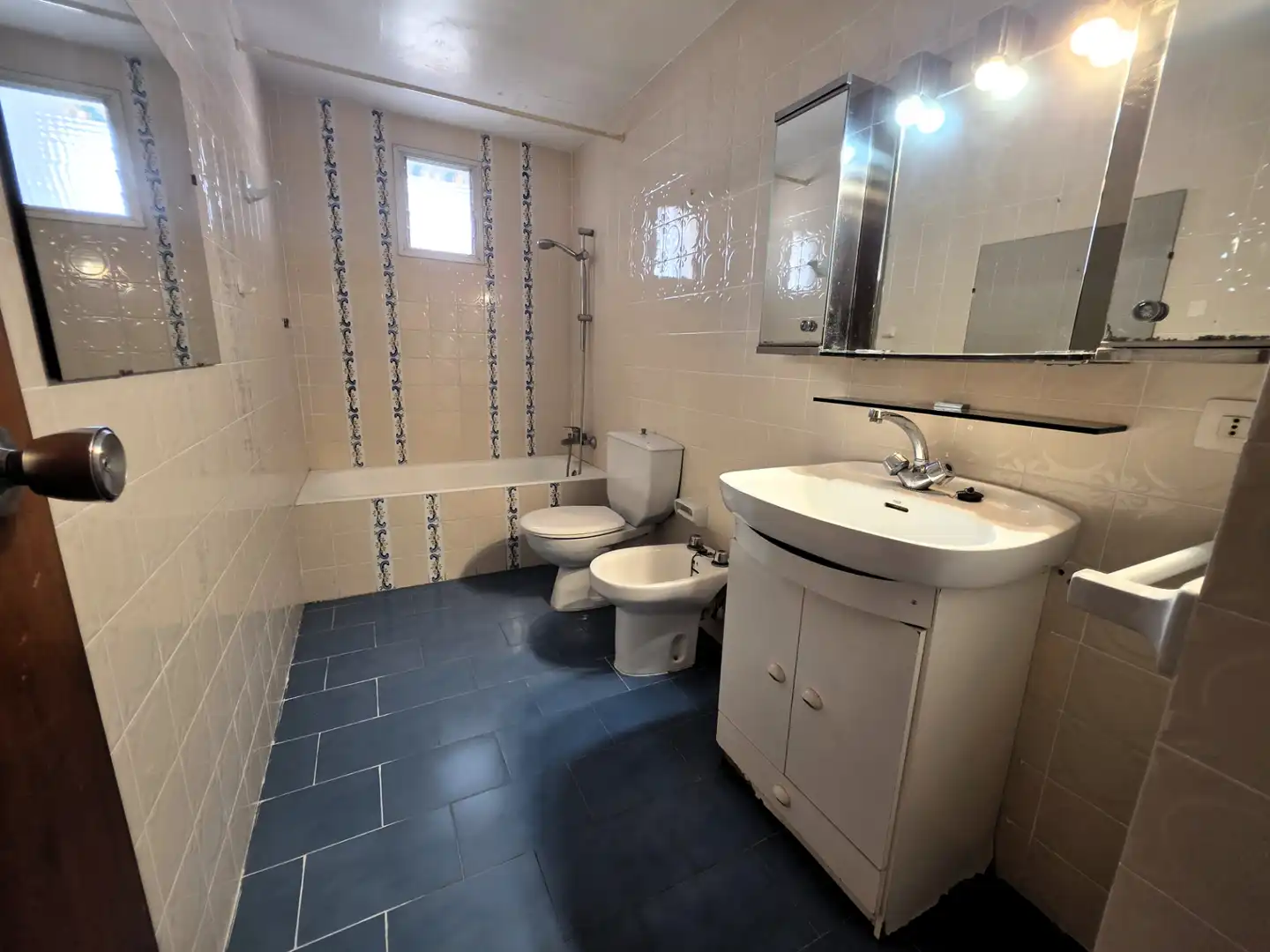 Baño de Piso en venta en  Palma de Mallorca con Aire acondicionado, Horno y Balcón