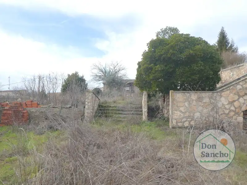 Houses for sale in Olivares de Duero
