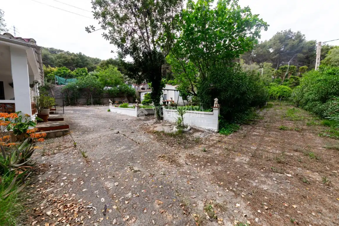 Vista exterior de Finca rústica en venta en Cubelles con Calefacción, Jardín privado y Terraza