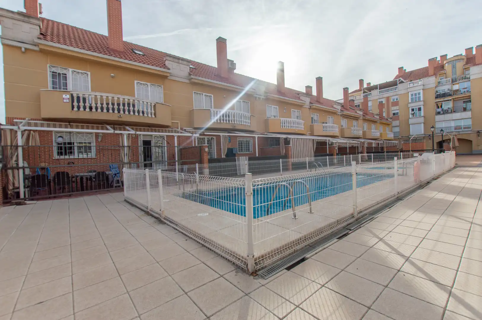 Piscina de Casa adosada en venta en Alcalá de Henares con Aire acondicionado, Calefacción y Terraza