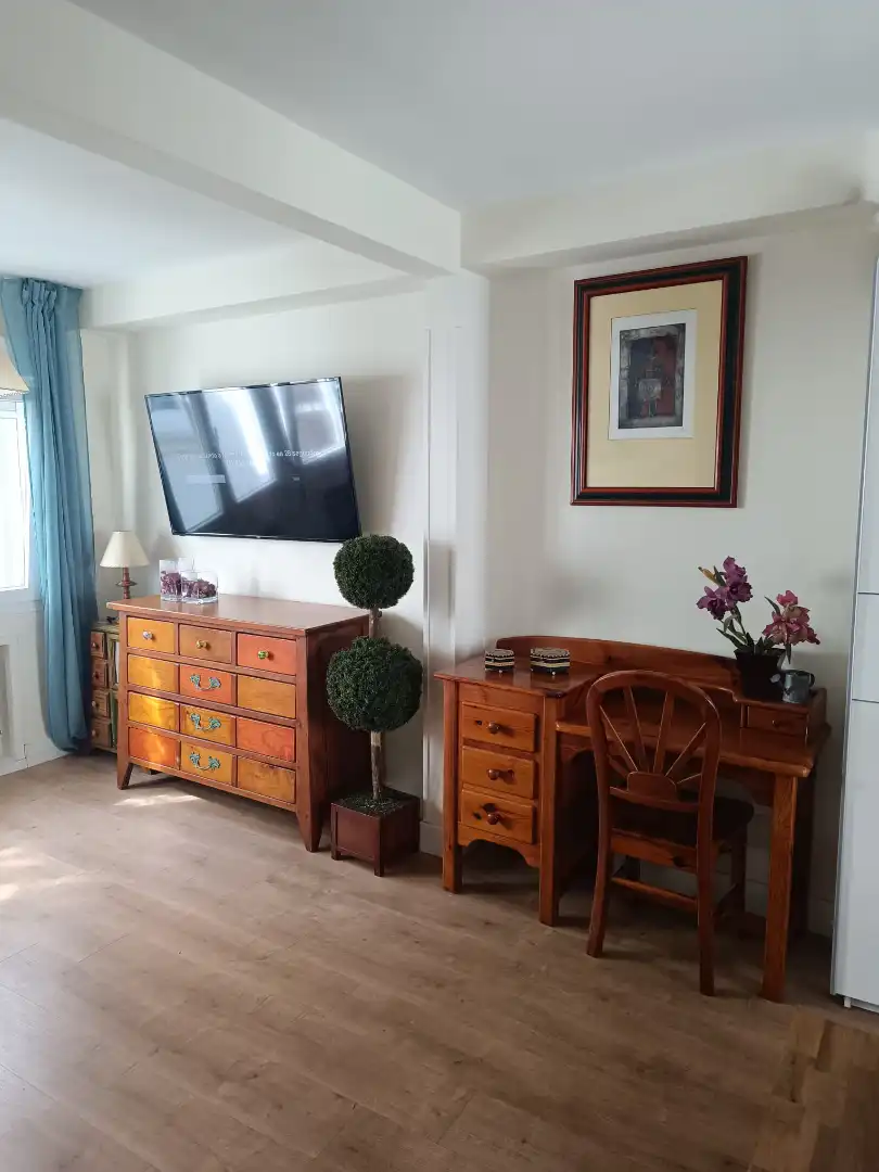 Living room of Flat for sale in Oviedo   with Heating, Parquet flooring and Storage room