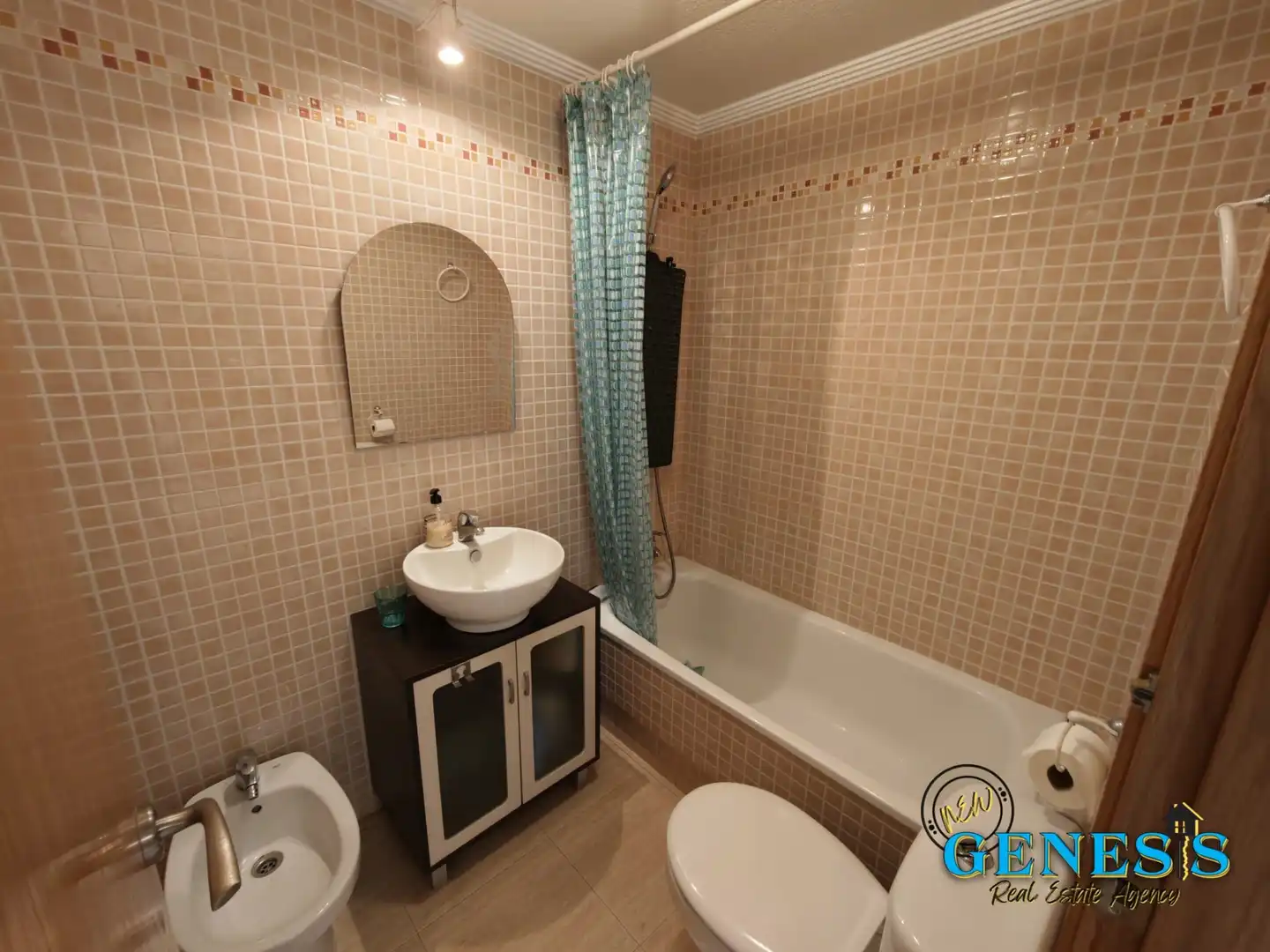 Bany de Apartament en venda en Torrevieja amb Aire condicionat, Moblat i Rentadora