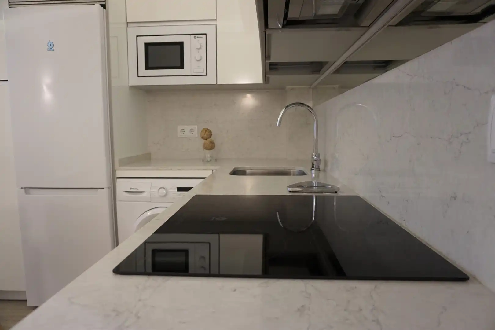 Cuina de Apartament de lloguer en Madrid amb Calefacció i Moblat