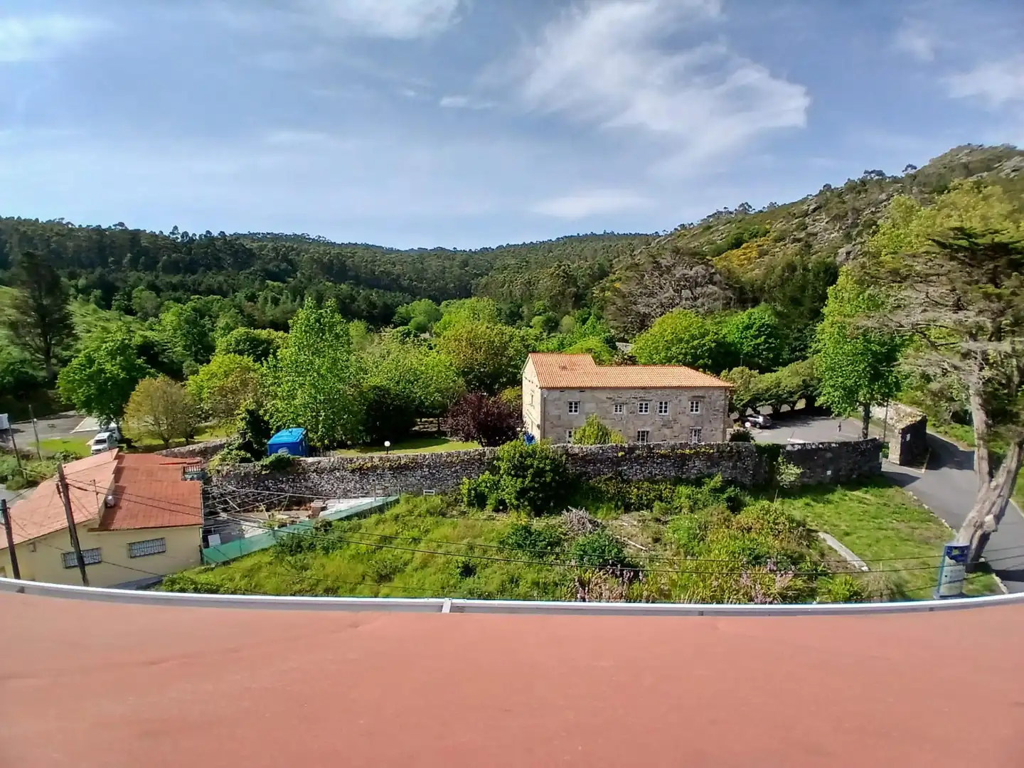 Außenansicht von Wohnung zum Verkauf in Muros mit Heizung, Terrasse und Abstellraum