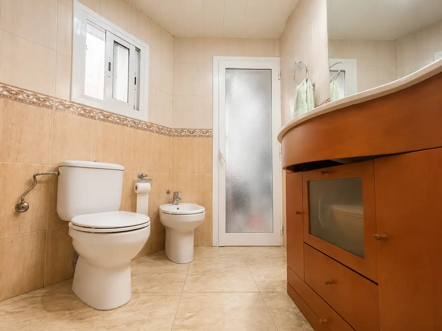 Bathroom of Flat for sale in Santa Coloma de Gramenet  with Air Conditioner, Heating and Washing machine