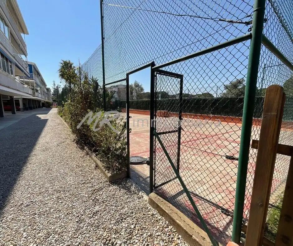 Aparcament de Àtic en venda en Gavà amb Aire condicionat, Calefacció i Jardí privat