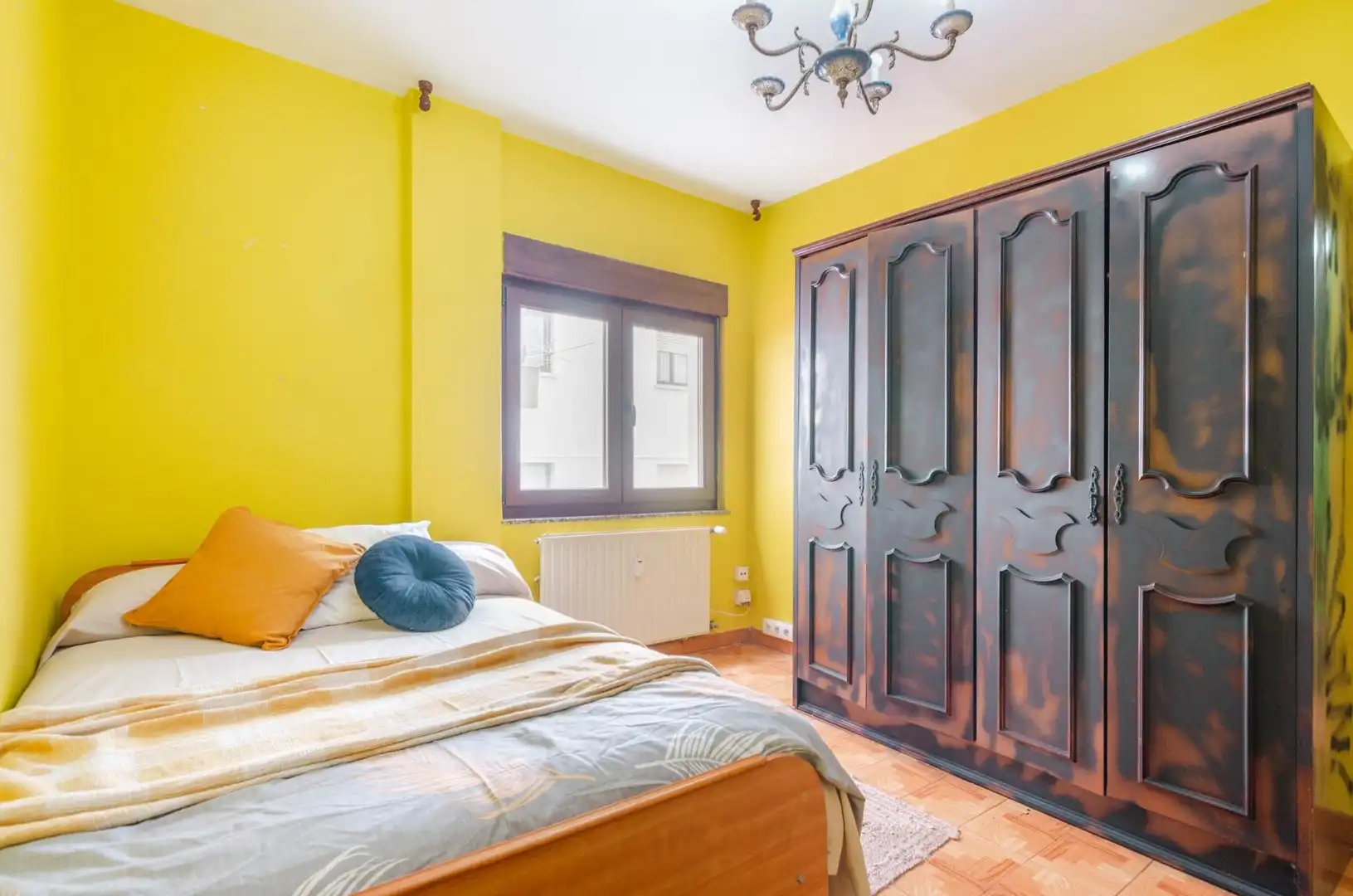 Habitación de Piso en venta en Oviedo  con Calefacción y Trastero