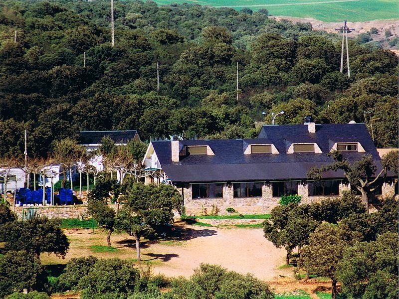 Vista exterior de Casa o xalet en venda en Perilla de Castro amb Calefacció i Jardí privat