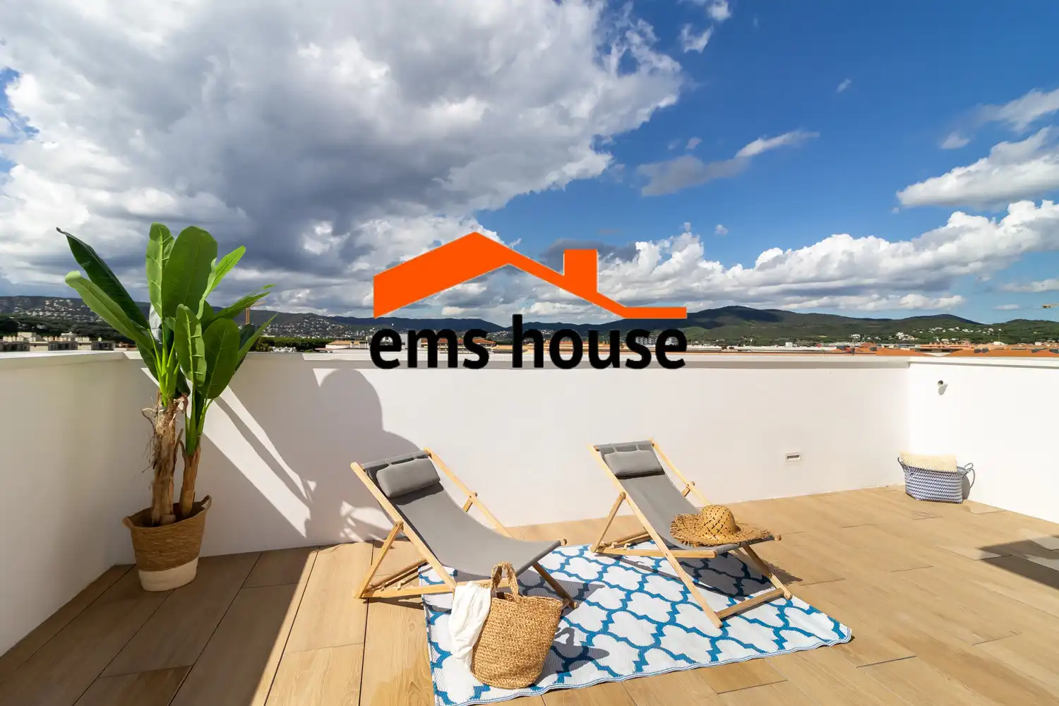 Ático de obra nueva con terraza en venta en Passeig de Josep Mundet 9, imagen 3
