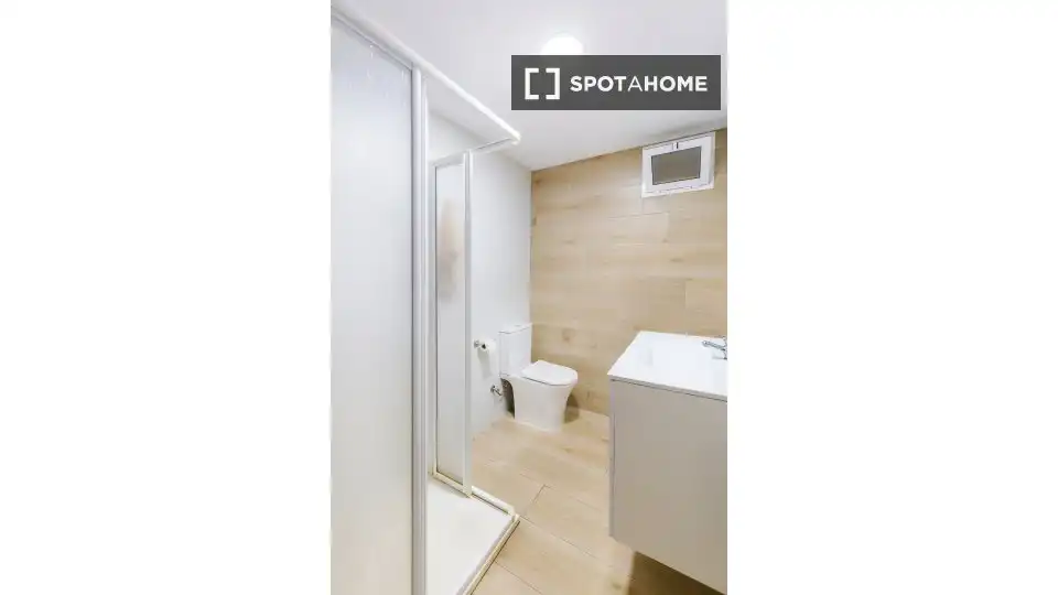 Badezimmer von Wohnung zur untervermieten in Elche / Elx mit Klimaanlage, Heizung und Möbliert