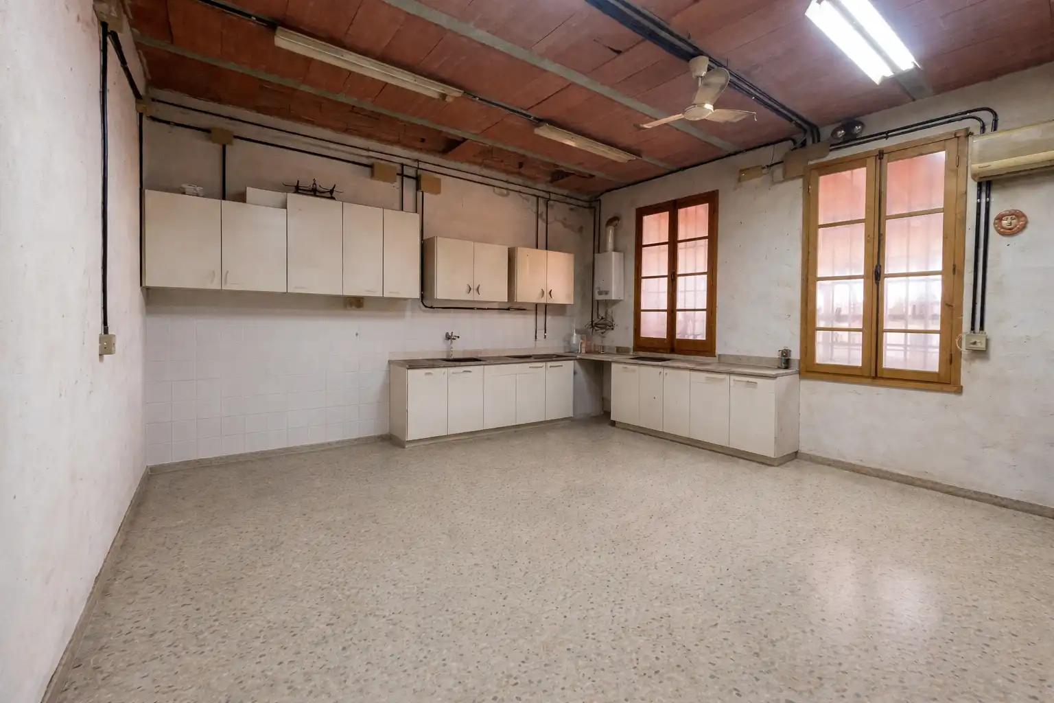 Cuina de Casa adosada en venda en Espartinas amb Jardí privat i Traster