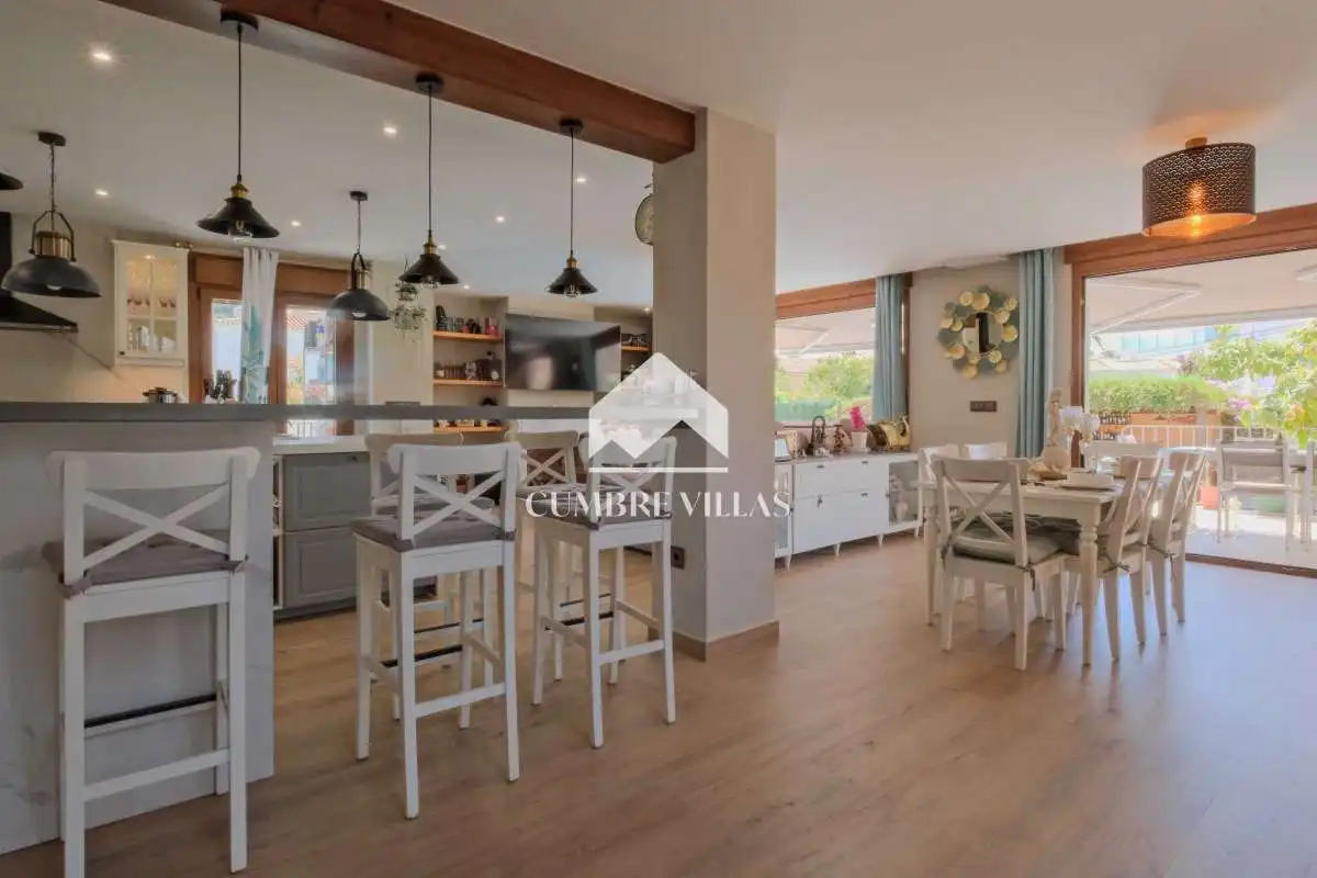 Cocina de Casa o chalet en venta en Almuñécar con Jardín privado, Terraza y Amueblado