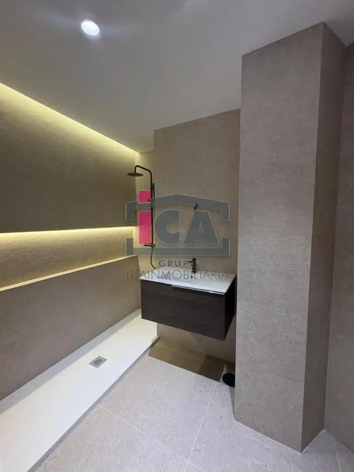 Bany de Apartament en venda en Centro