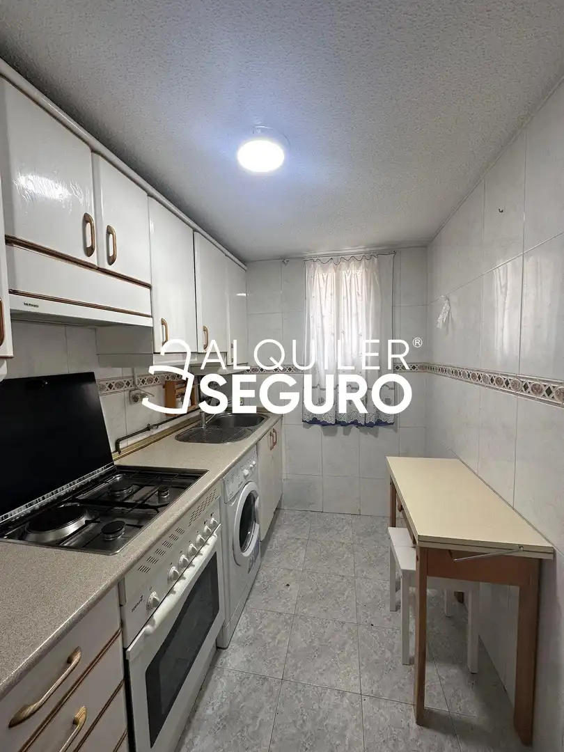Cuina de Pis de lloguer en  Madrid Capital amb Aire condicionat i Moblat