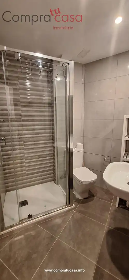 Bany de Pis de lloguer en Segovia amb Calefacció, Terrassa i Moblat