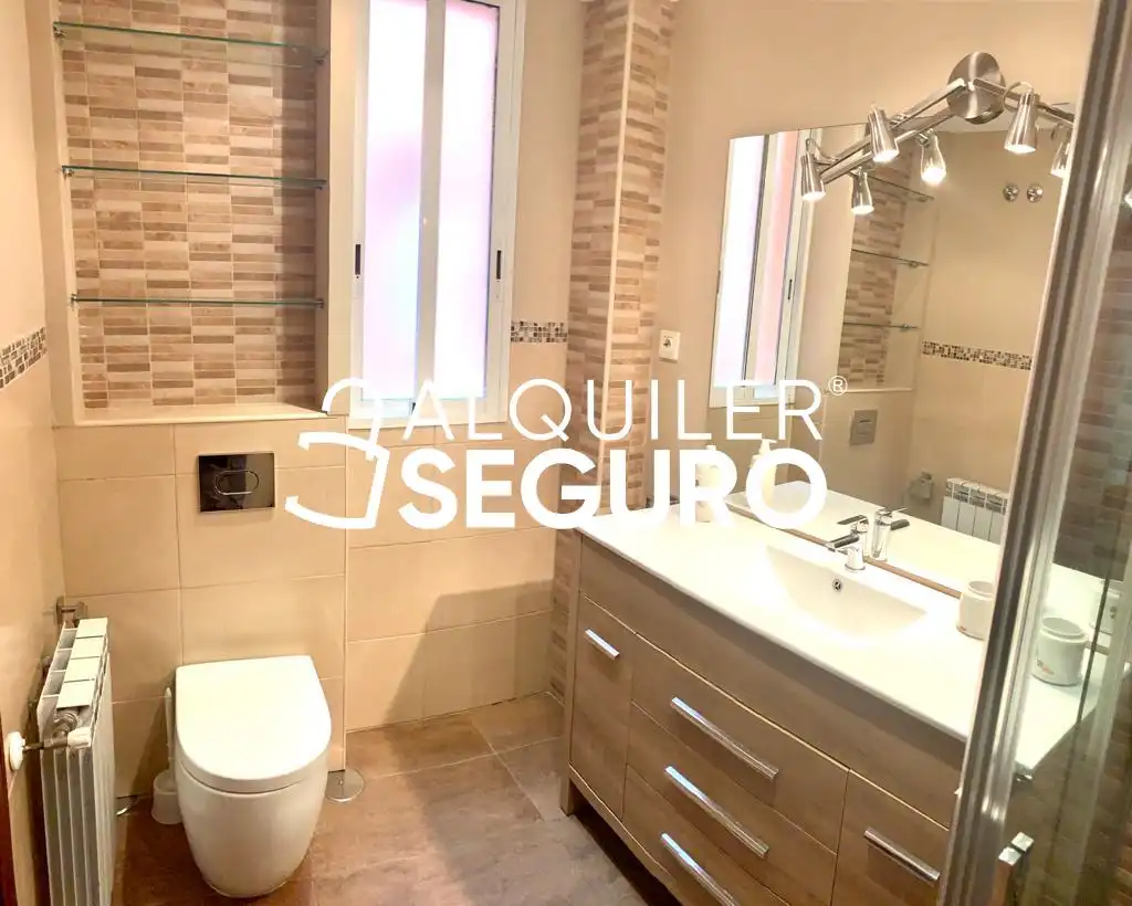 Bathroom of Flat for rent in Torrejón de Ardoz  with Heating, Terrace and Swimming Pool