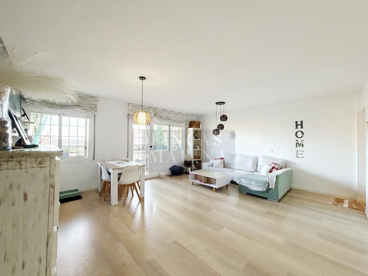 Sala de estar de Piso en venta en Gavà con Parquet y Terraza