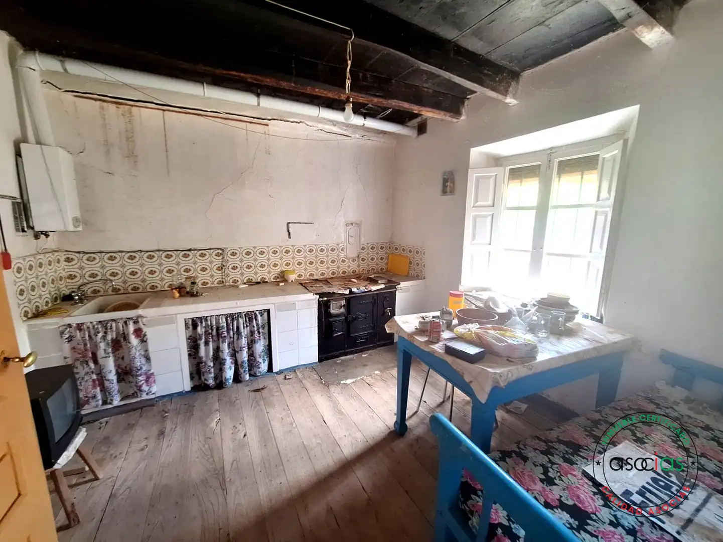 Cuina de Casa o xalet en venda en Santa Colomba de Curueño amb Jardí privat