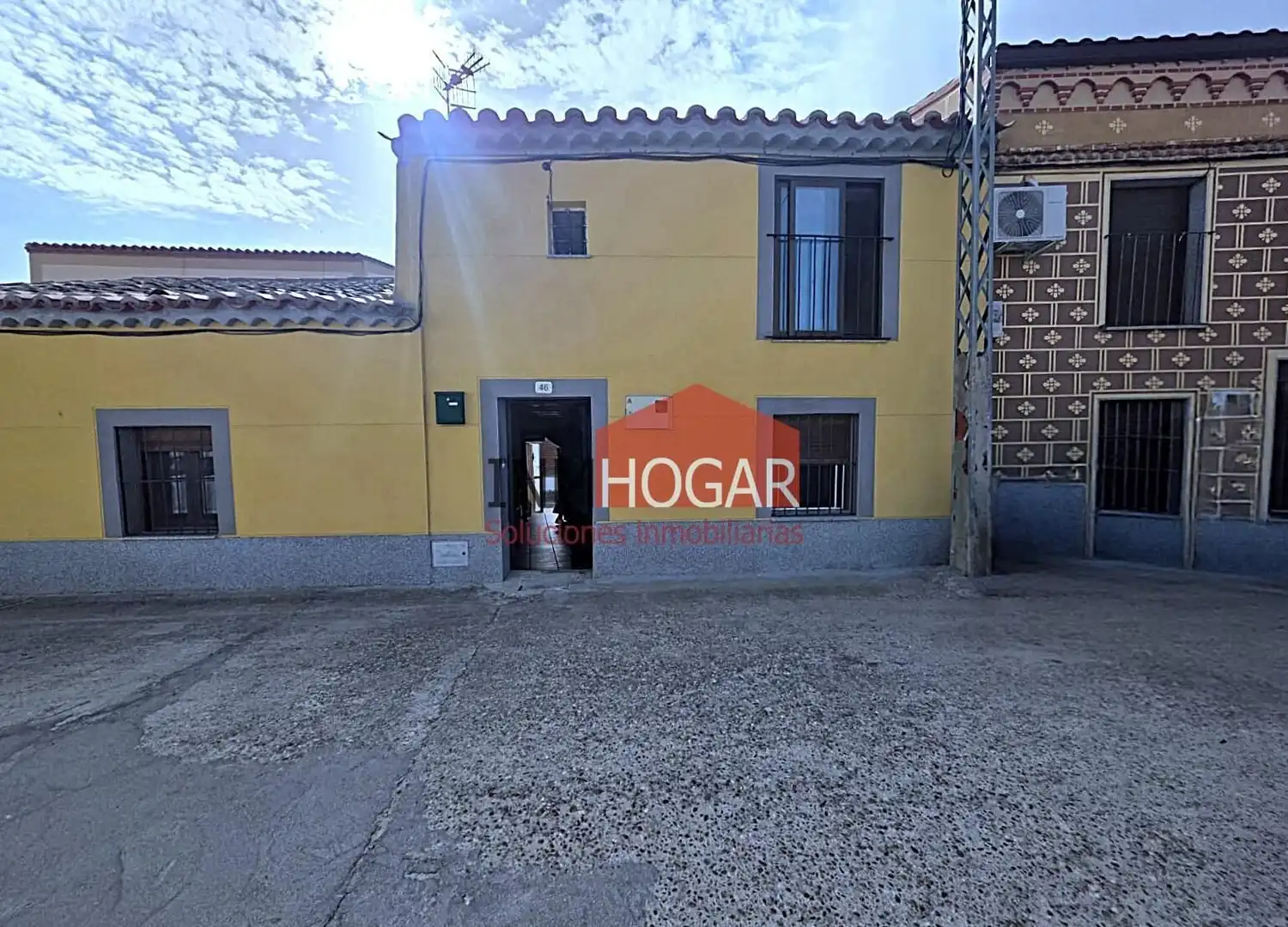 Vista exterior de Casa o chalet en venta en Madrigal de las Altas Torres con Amueblado