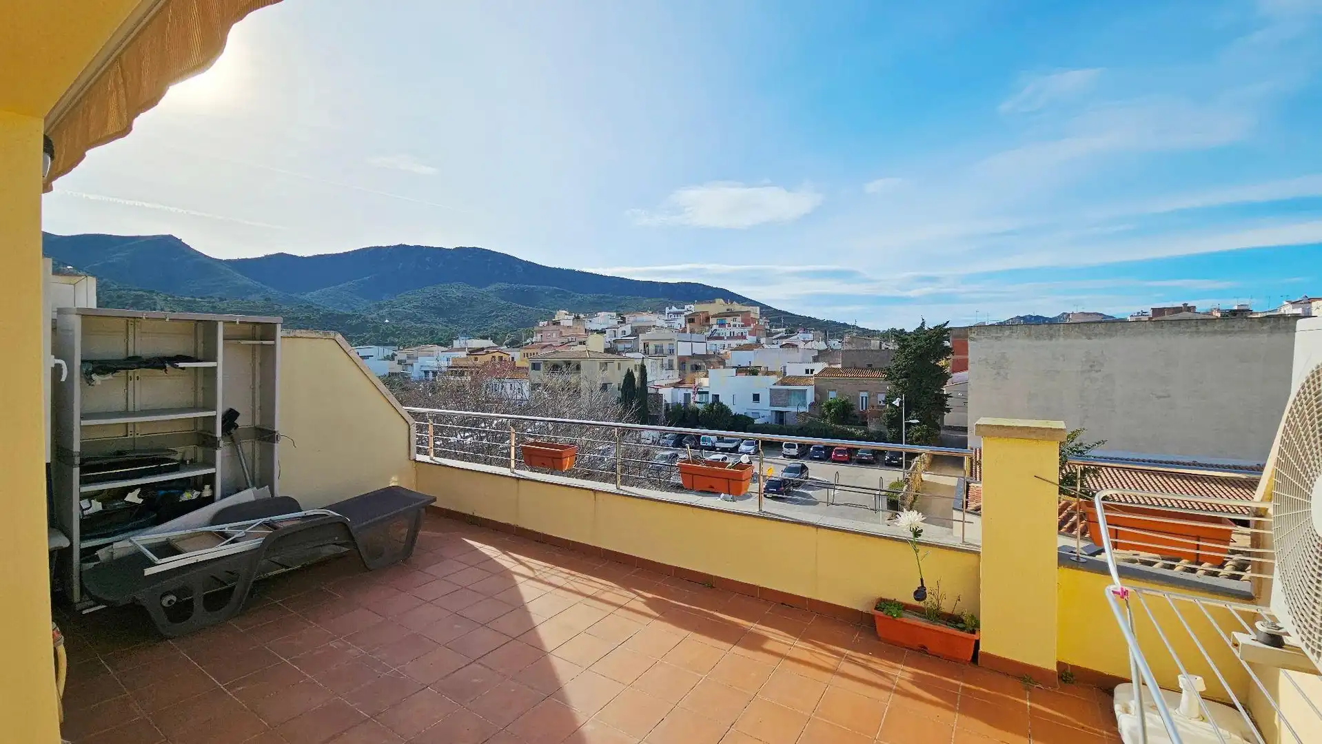 Vista exterior de Apartamento en venta en Llançà con Aire acondicionado, Horno y Lavadora