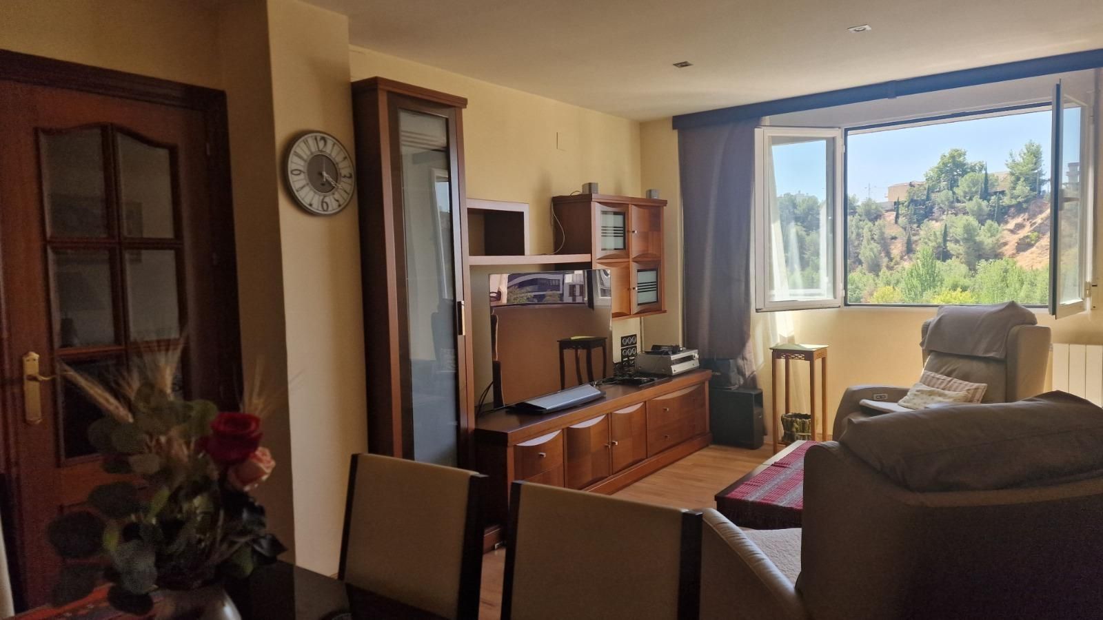 Living room of Flat for sale in  Granada Capital  with Heating, Terrace and Balcony