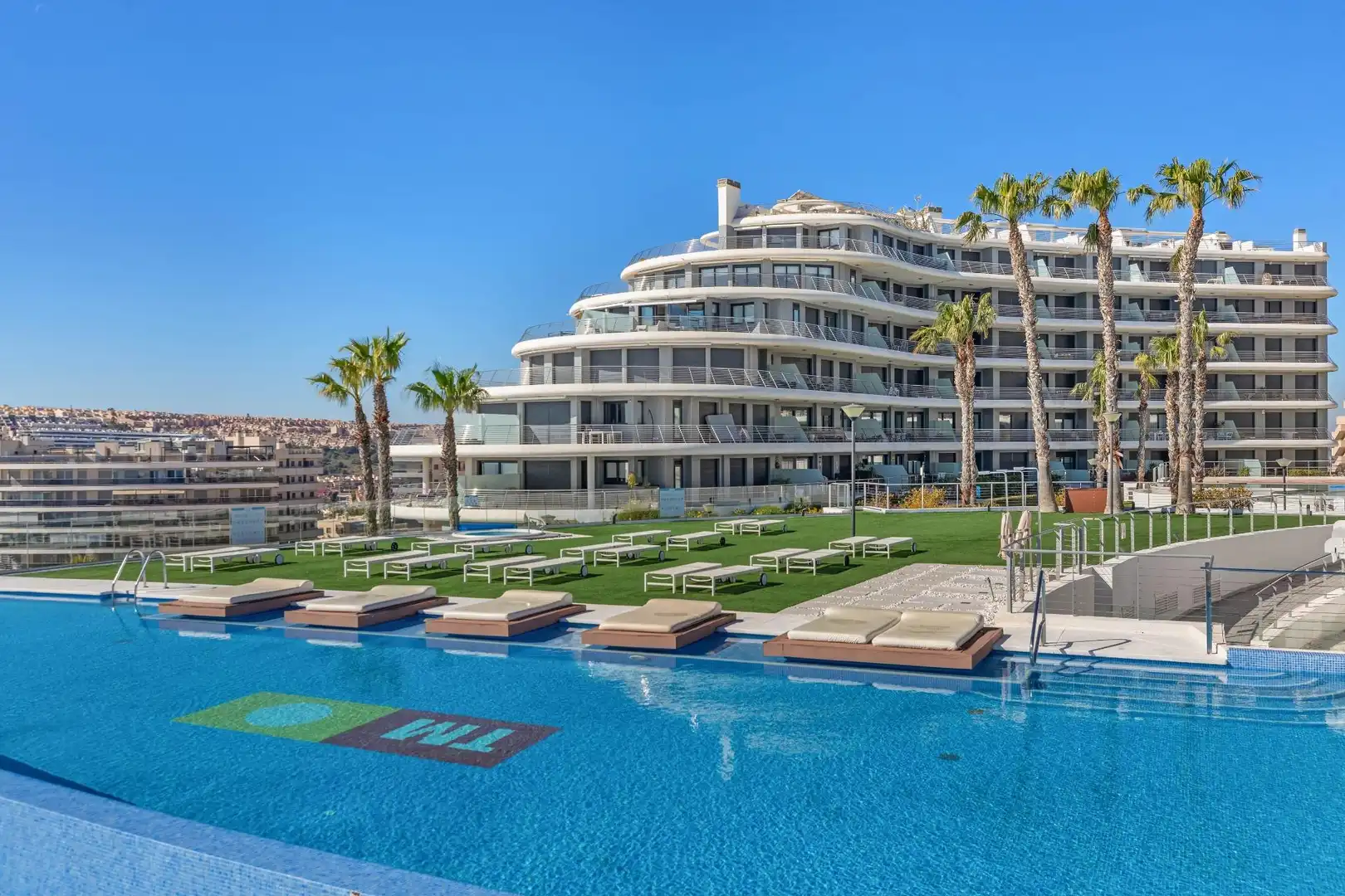 Piscina de Apartament en venda en Elche / Elx amb Aire condicionat, Calefacció i Jardí privat