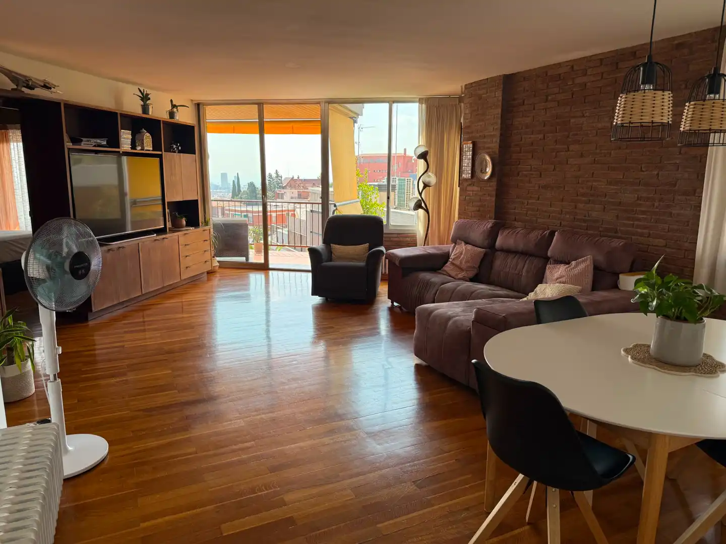 Sala d'estar de Pis en venda en Barcelona amb Calefacció, Parquet i Terrassa