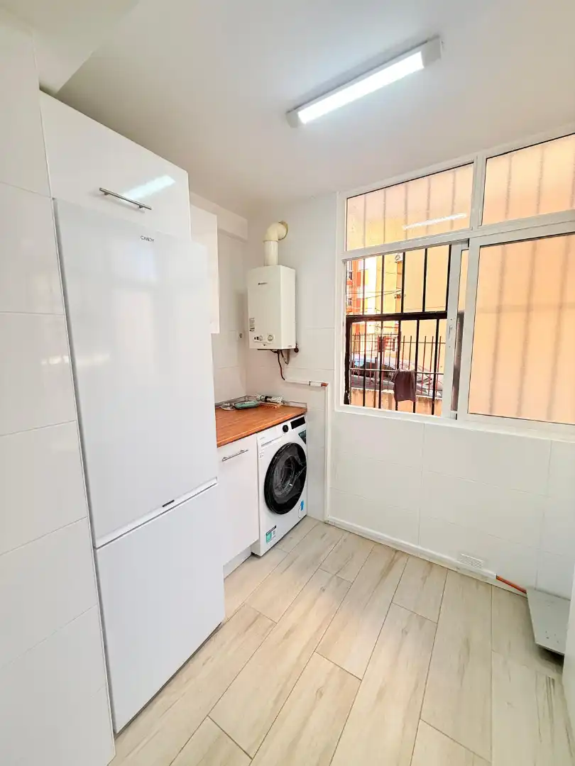 Küche von Wohnung zur Miete in Málaga mit Möbliert, Ofen und Waschmaschine