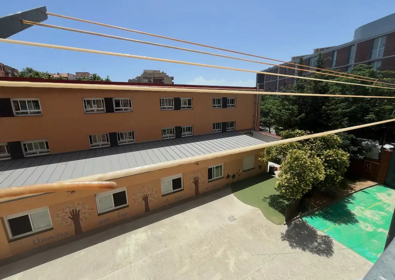 Vista exterior de Pis en venda en Barcelona amb Forn i Balcó