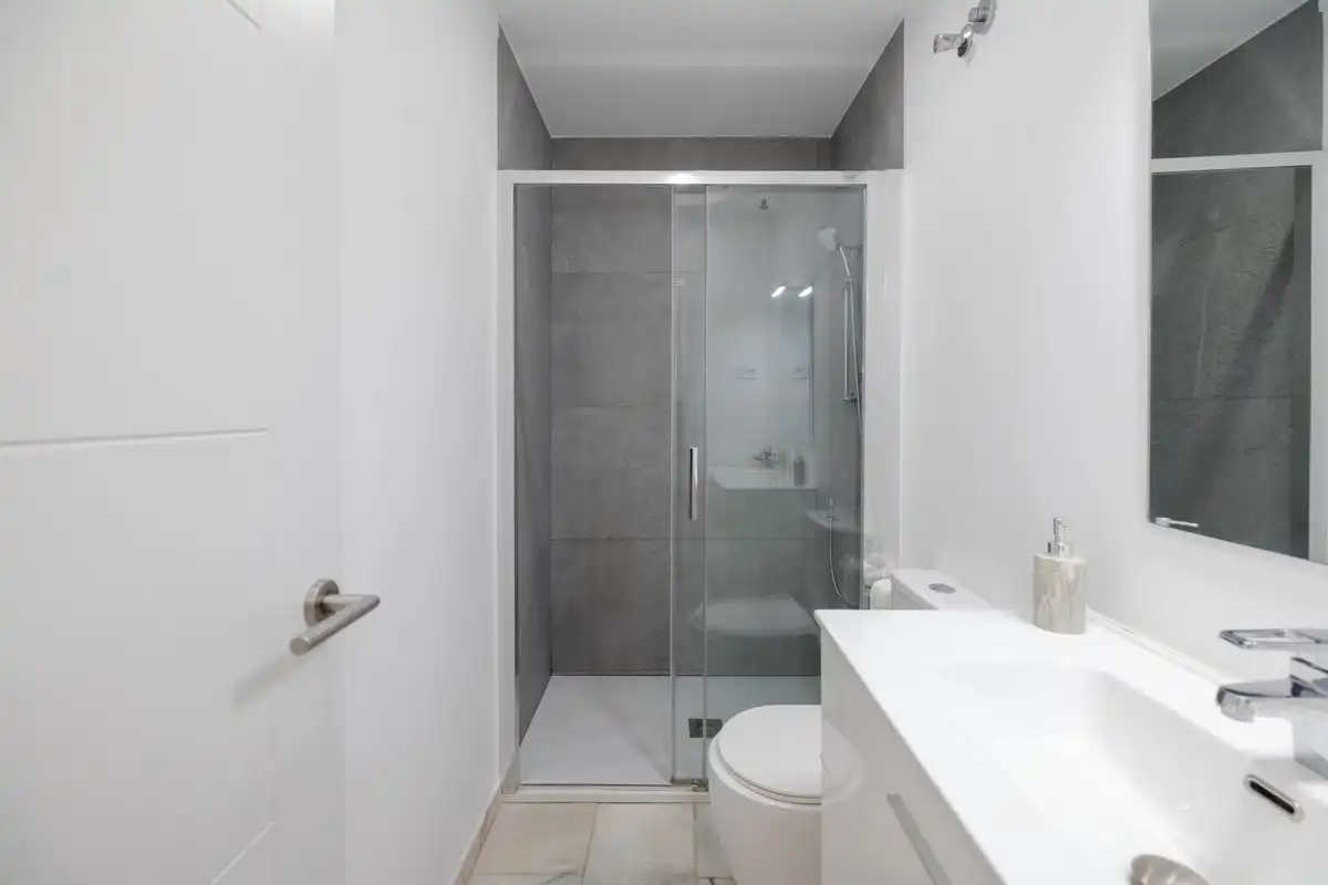 Baño de Planta baja en venta en Torremolinos con Aire acondicionado, Calefacción y Jardín privado