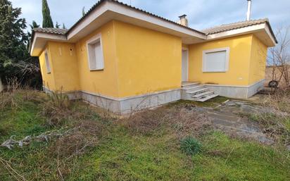 Vista exterior de Casa o xalet en venda en Burguillos de Toledo amb Calefacció, Jardí privat i Traster