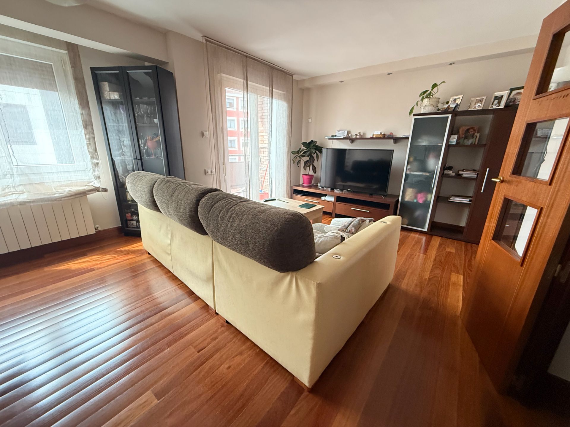 Sala d'estar de Pis en venda en Bilbao  amb Calefacció, Terrassa i Moblat