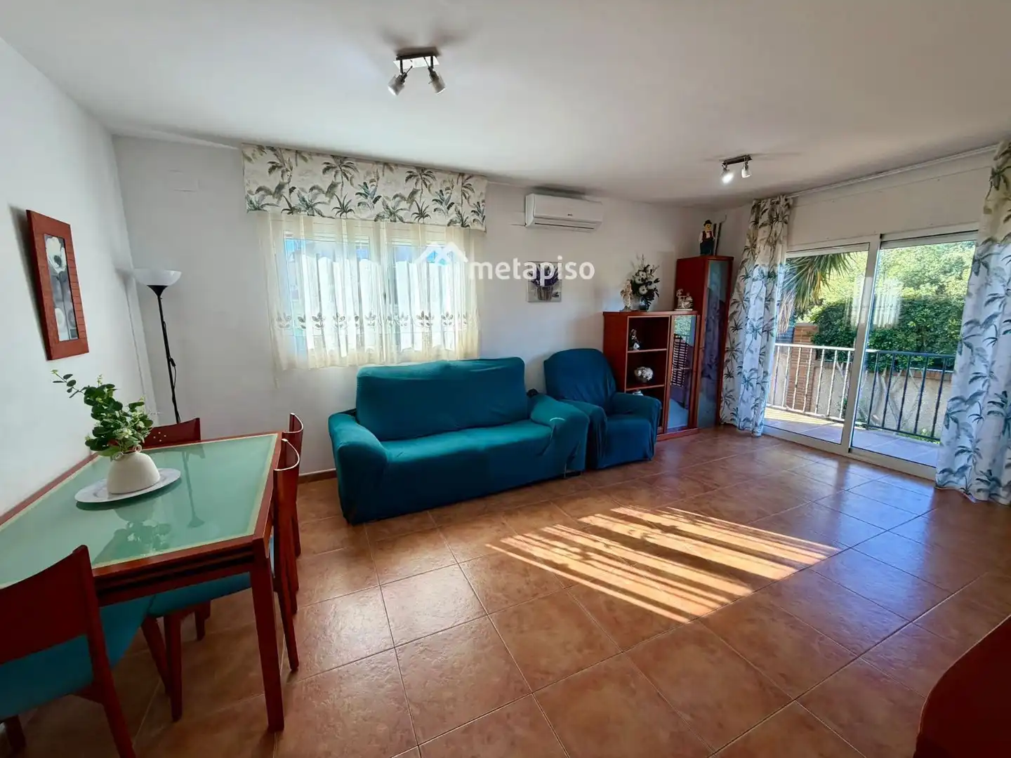 Sala d'estar de Casa o xalet en venda en El Vendrell amb Aire condicionat, Calefacció i Piscina
