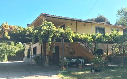 Vista exterior de Casa o xalet en venda en Barrado amb Aire condicionat, Calefacció i Jardí privat