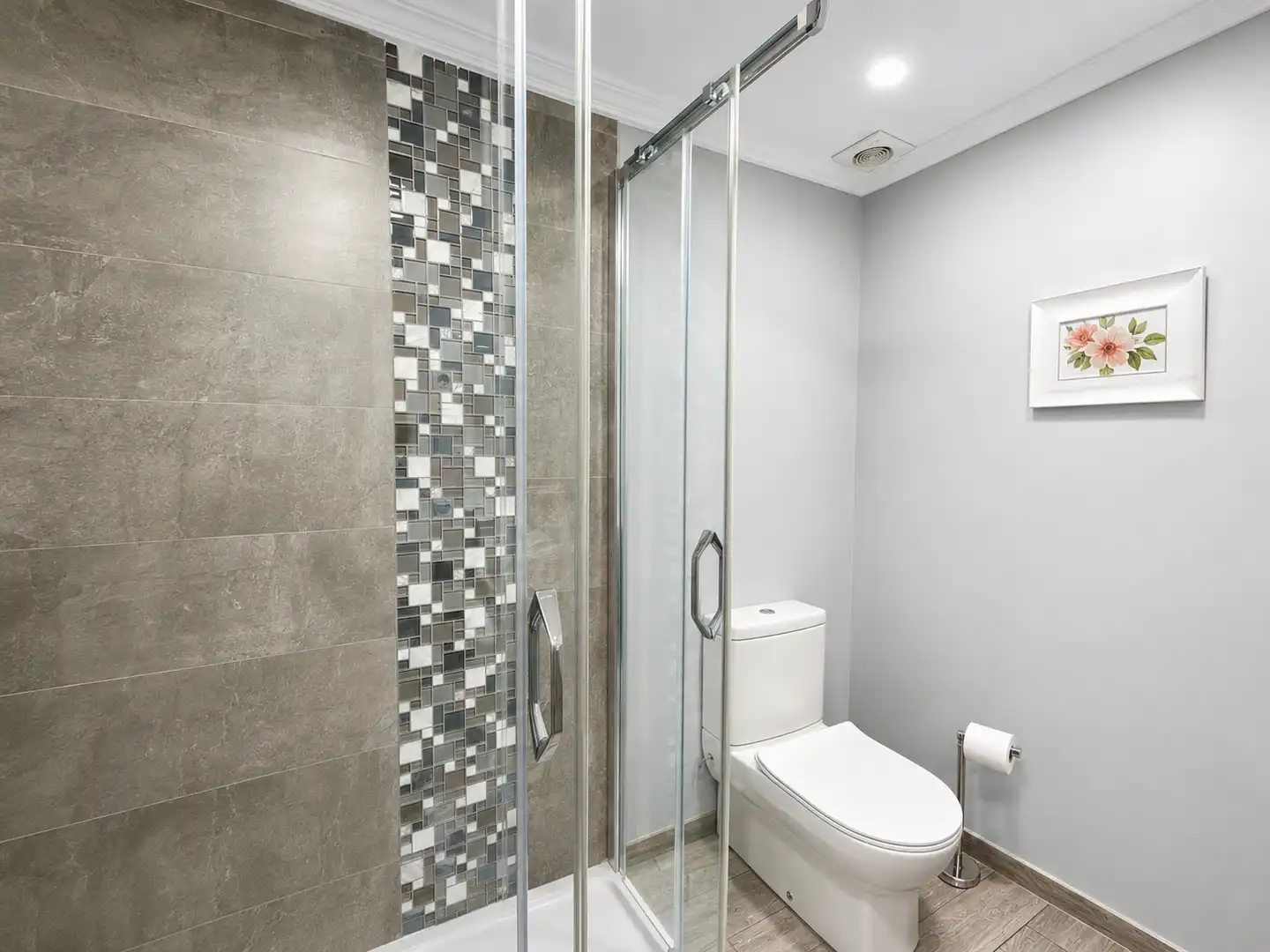 Bathroom of Flat for sale in Getafe  with Air Conditioner, Heating and Storage room