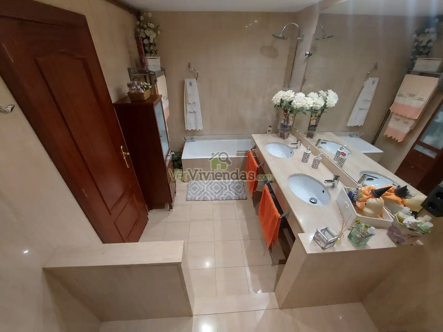 Baño de Casa adosada en venta en Sant Llorenç d'Hortons con Aire acondicionado, Calefacción y Jardín privado