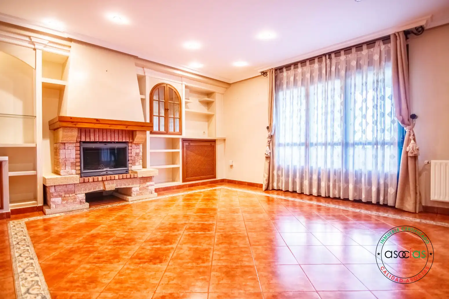 Sala de estar de Casa adosada en venta en Grado con Calefacción, Jardín privado y Parquet