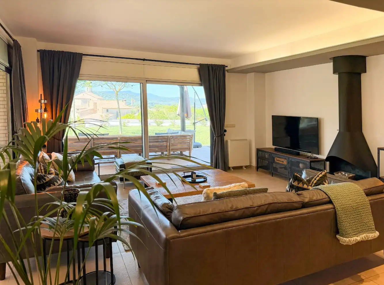 Sala de estar de Casa o chalet en venta en Celrà con Aire acondicionado, Calefacción y Jardín privado
