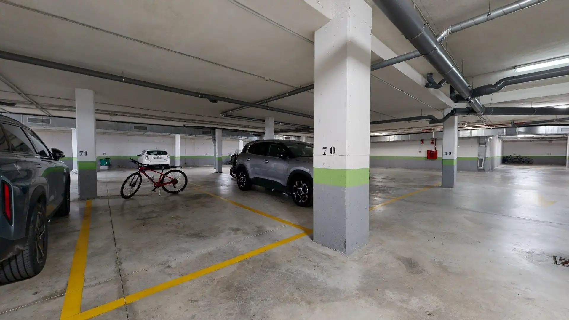 Parking of Apartments for rent in Elche / Elx  with Air Conditioner, Heating and Private garden
